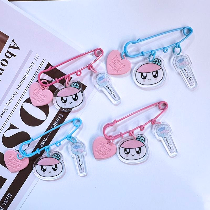 SEVENTEEN light blue pin with charm