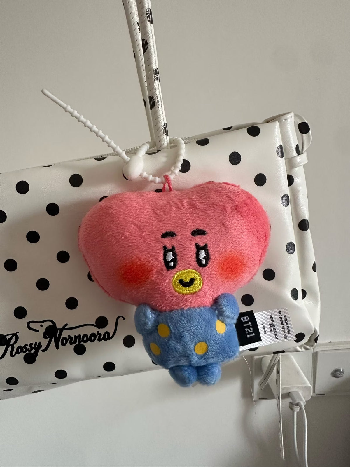 Llavero de ojos estrellados BTS x BT21