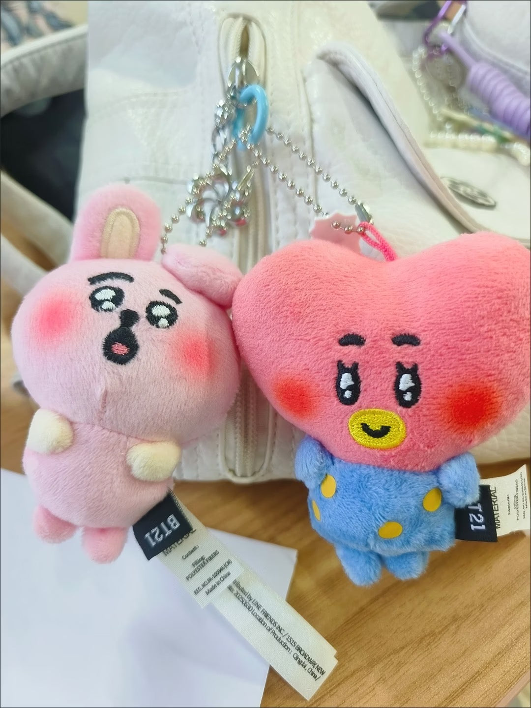 Llavero de ojos estrellados BTS x BT21