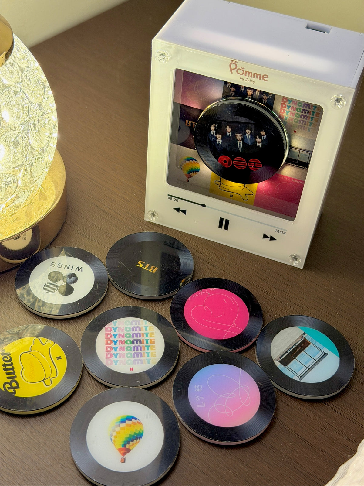 Reproductor de música magnético giratorio con NFC de BTS